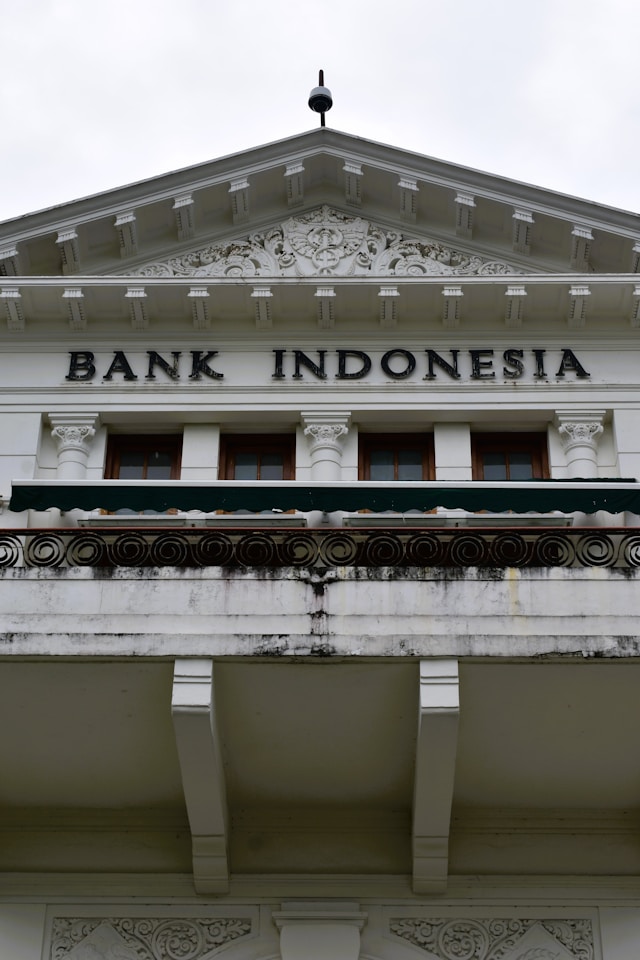 BI Rate Decision Today: Hold at 5.75% or Hike to 6%?