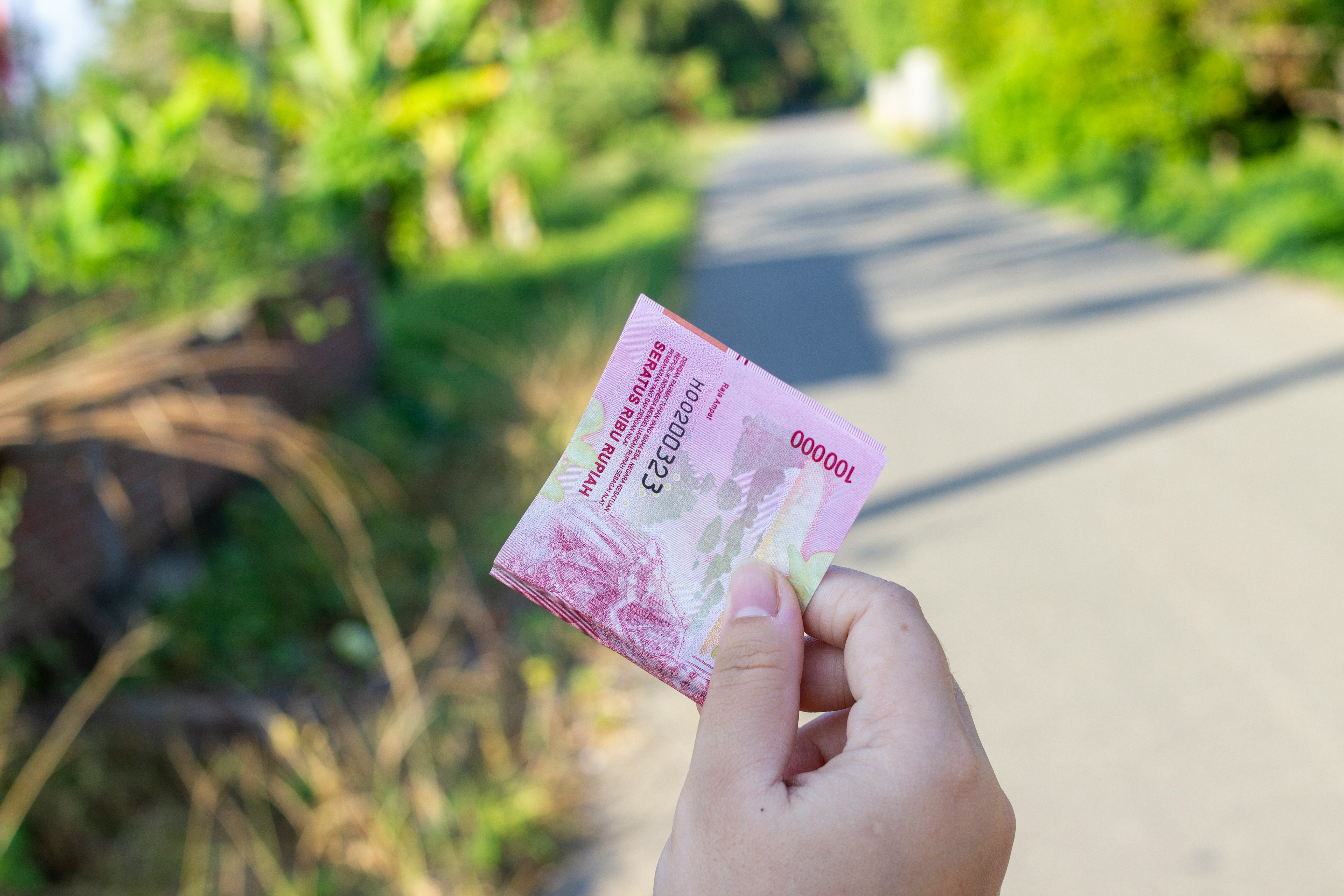Rupiah Slips to Rp17,977/USD — What It Means for Your Wallet